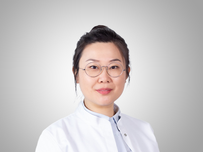 Dr. med. Ruo-Xi Yu, Fachärztin für Dermatologie, Allergologie und Proktologie